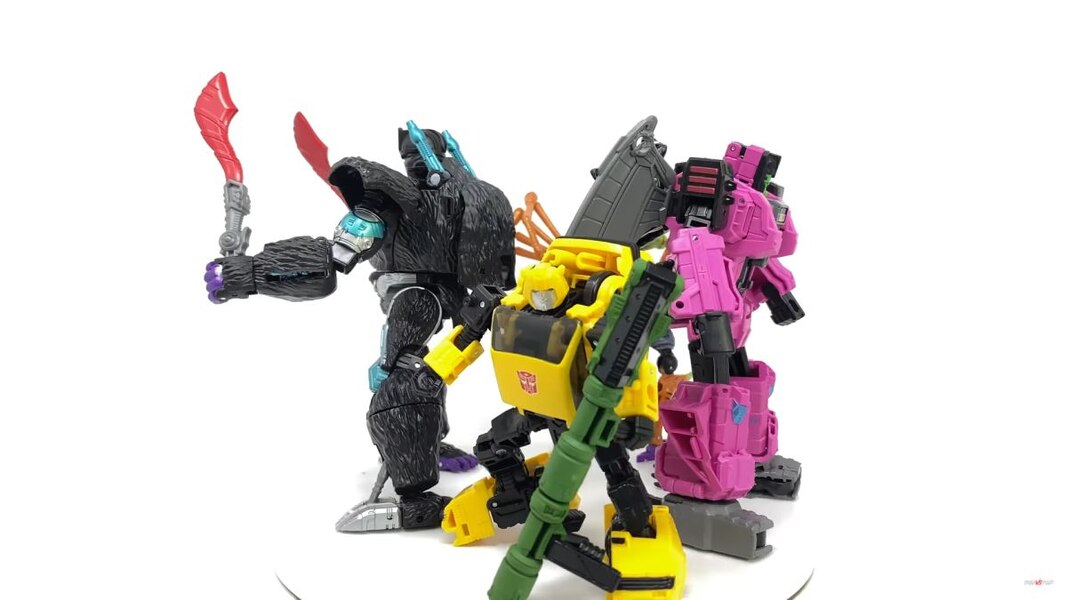 Transformers Worlds Collide 4 Pack In Hand Images  (39 of 42)